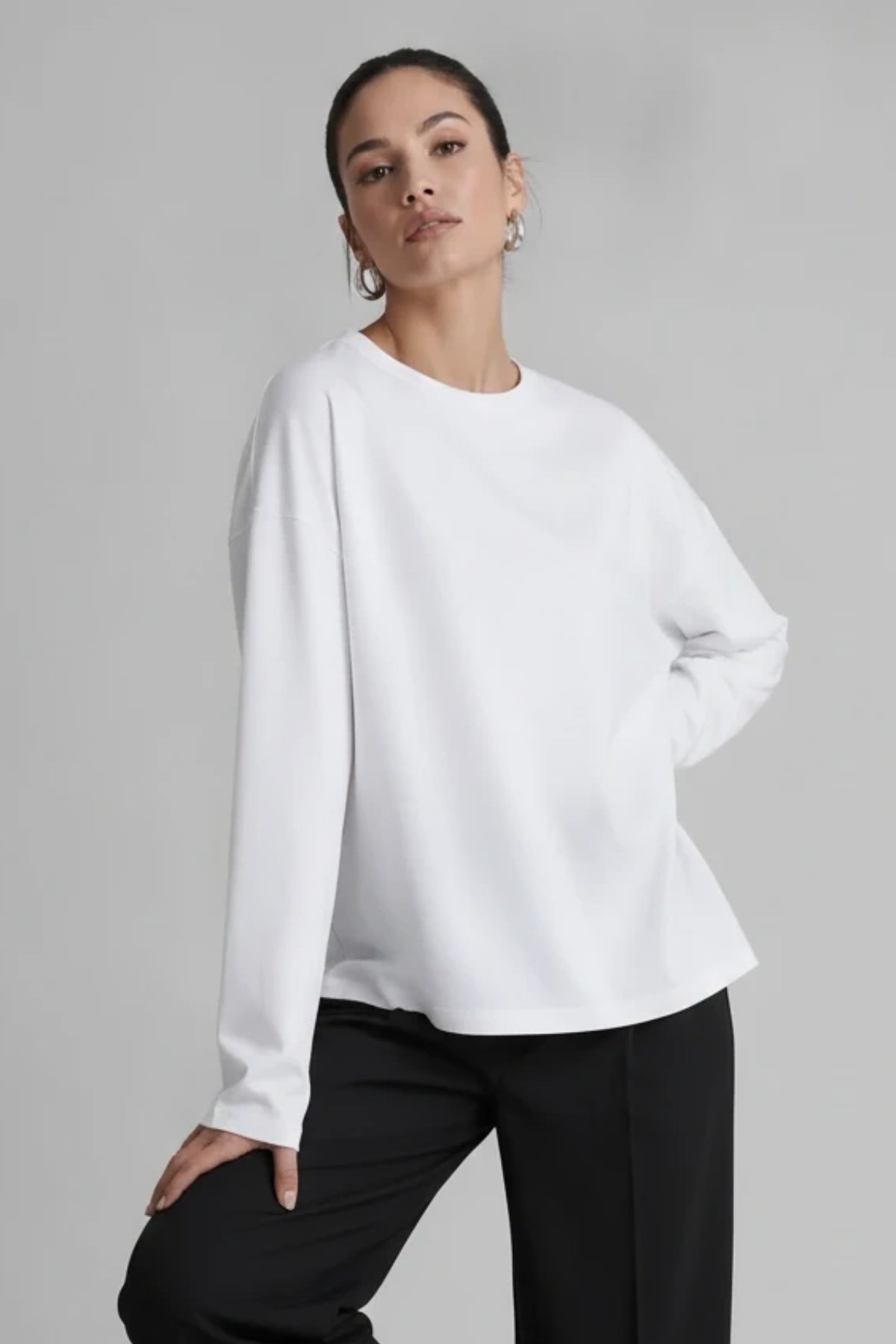 basil-kadin-bisiklet-yaka-oversize-fit-uzun-kollu-beyaz-t-shirt-2